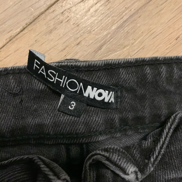 Black jean shorts - Picture 3 of 3